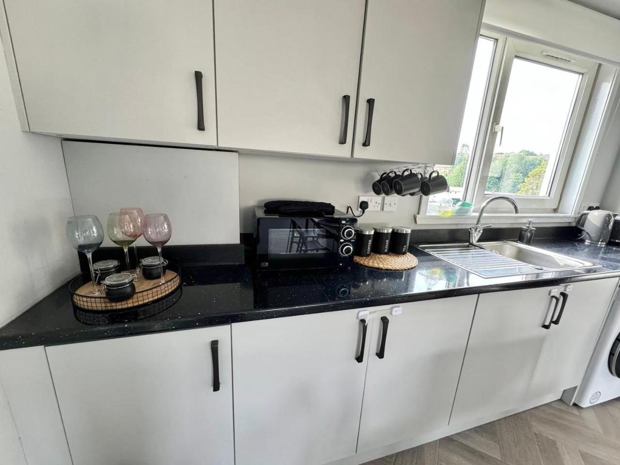 Clydebank Brand New 3Bdr Home, Glasgow Экстерьер фото